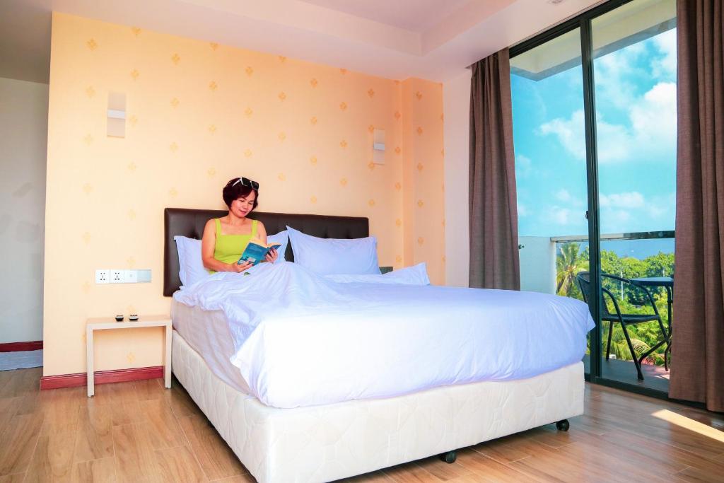 Deluxe Double Room with Balcony and Sea View